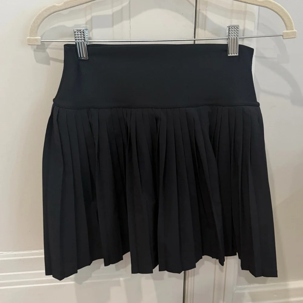ALO Yoga NWT Black Pleated Mini Skirt